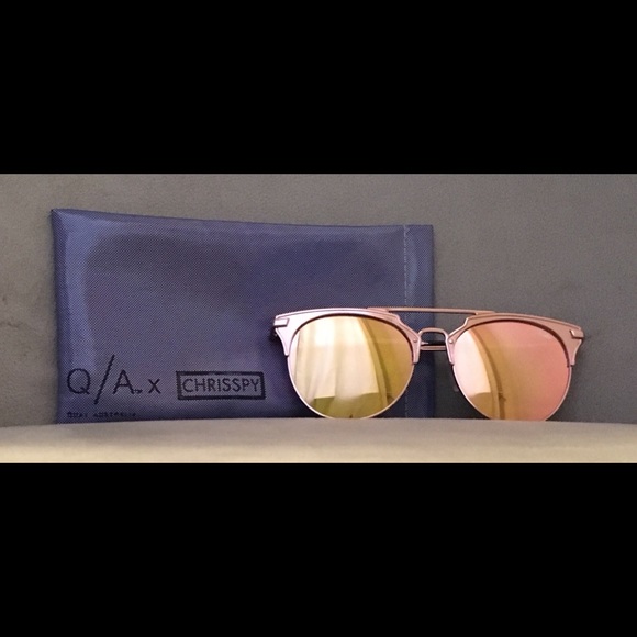 [SOLD] Quay x Chrisspy Gemini Sunglasses - Picture 2 of 8